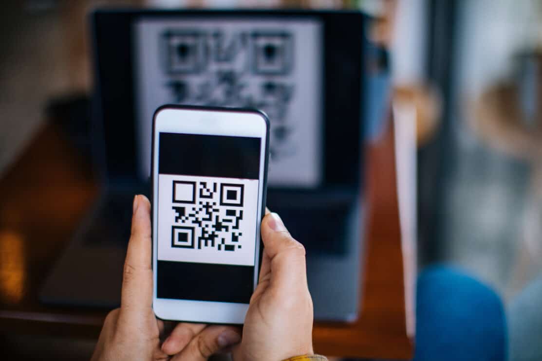 scanning-qr-code-forn-laptop-using-mobile-smartphone
