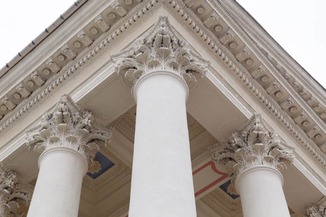 classical-pillars-with-portico-detail
