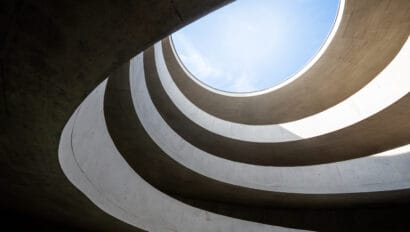 modern-driveway-in-a-parking-garage-in-leipzig-germany