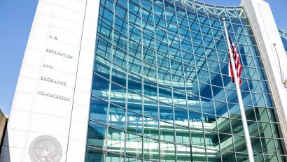 us-united-states-securities-and-exchange-commission-sec-entrance-architecture-modern-building-sign-logo-american-flag-looking-up-sky-glass-windows-reflection